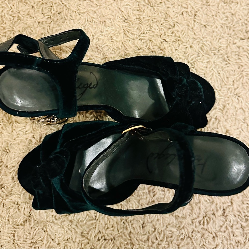 Privileged green velvet sandals size 8 like new